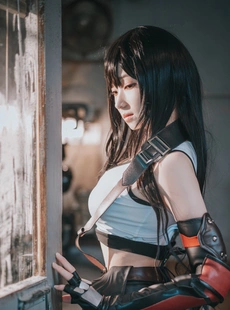 Bambi 78 DJAWA Tifa Lockhart Final Fantasy Version A